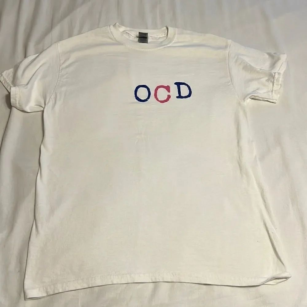 GILDAN. Men’s medium. White Tshirt